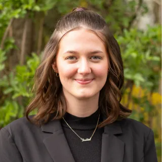 Julie Ortner - Büroallrounderin